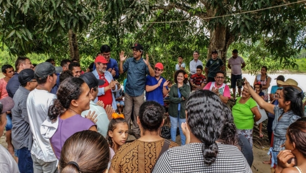 Edvaldo Magalhães visita Comunidade Semeada em Tarauacá e reforça apoio a ribeirinhos e extrativistas